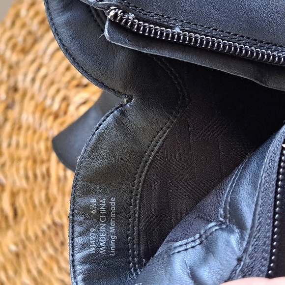 Cole Haan Womens Elyse Black Leather Ankle Booties Pointed Toe Zip 2" Heel S-6.5 - Picture 8 of 8